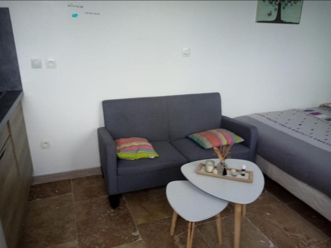 Studio neuf d'environ 20m2, piscine, vue mer, pour 2 personnes Marseilles Exterior foto